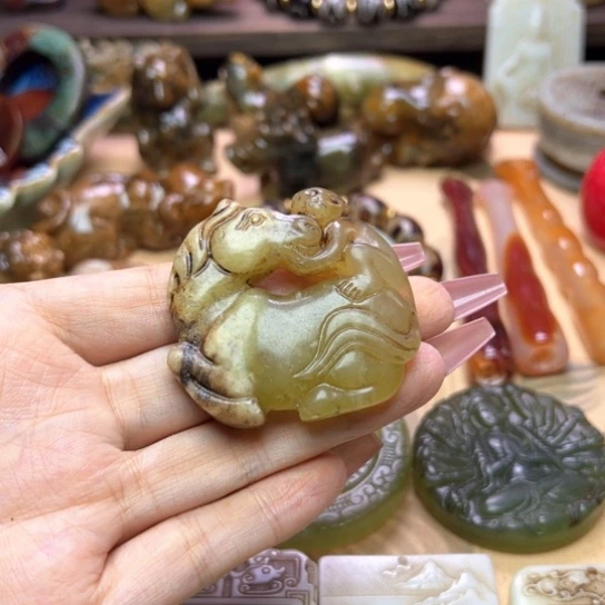 未镶嵌蛇纹石玉颈饰
