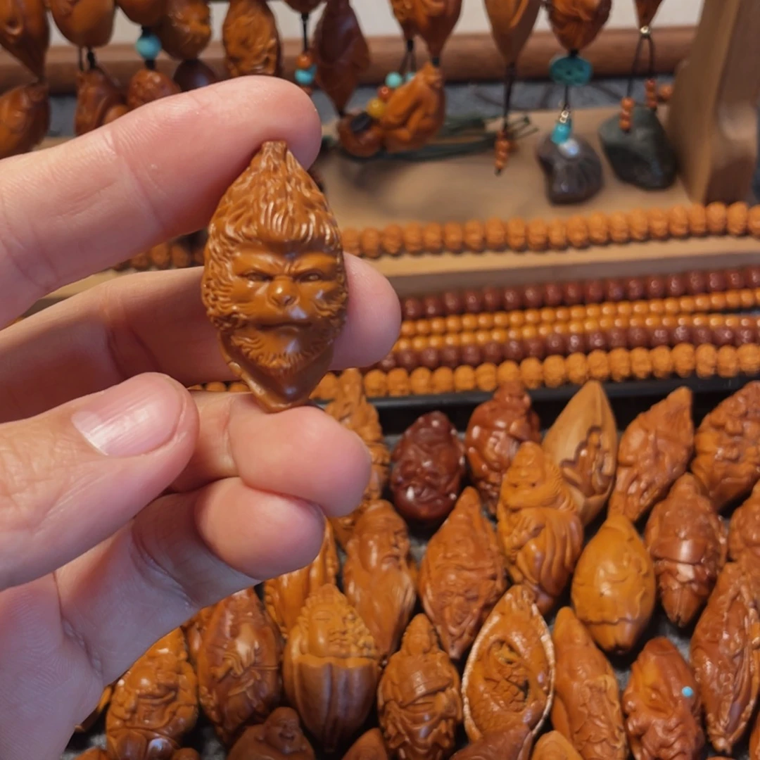 橄榄核吊坠齐天大圣