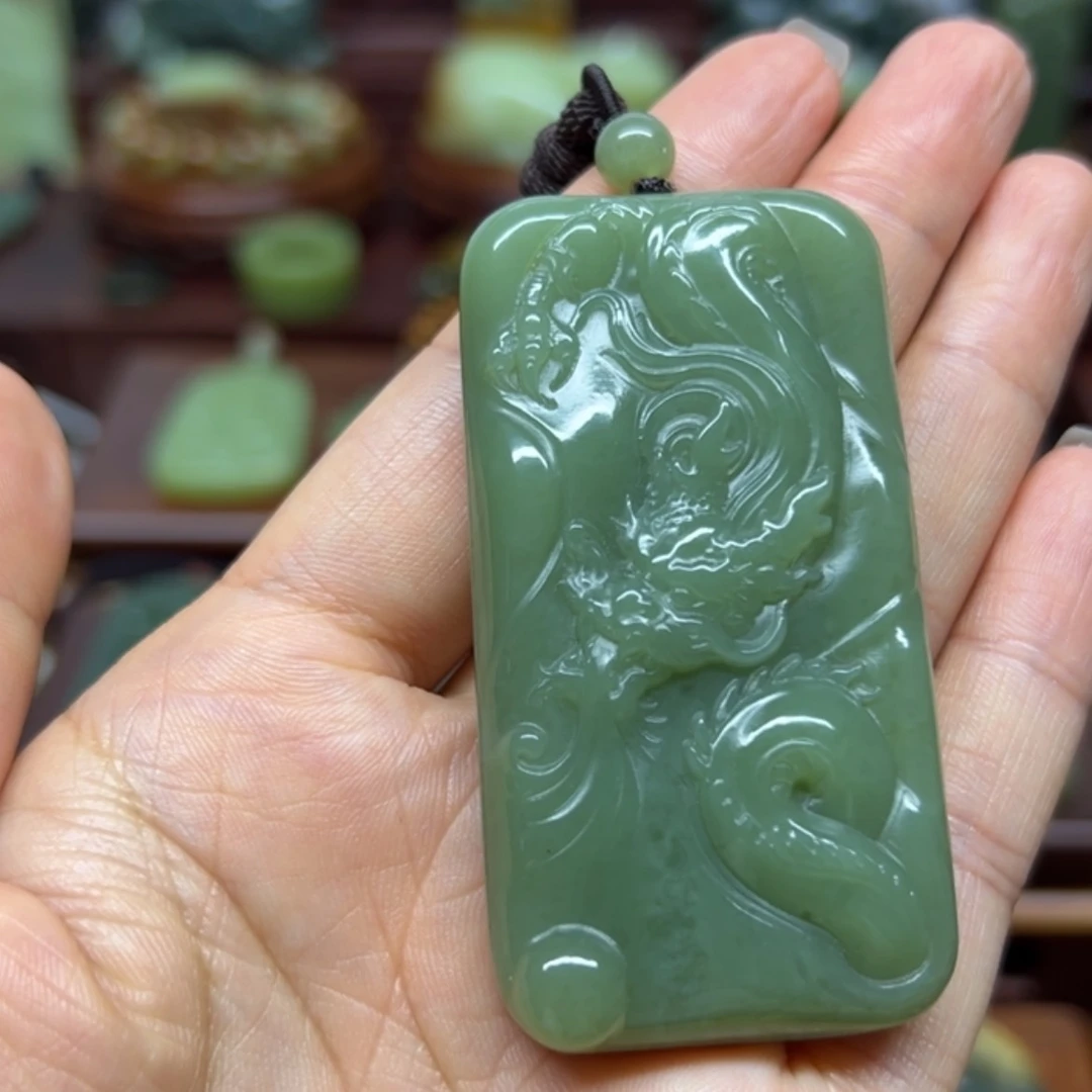【闪购商品】岫岩老玉（透闪石质玉）未镶嵌颈饰龙牌
