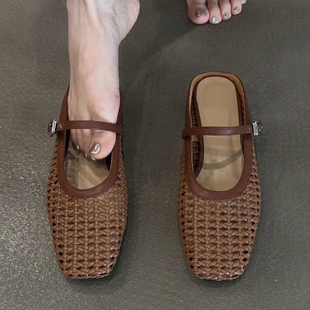 羊皮版~夏季新款镂空编织包头凉鞋女低跟复古一字带棕色凉拖