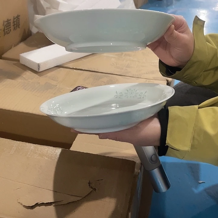 瓷片青瓷三面玲珑八英寸深盘两个，包邮