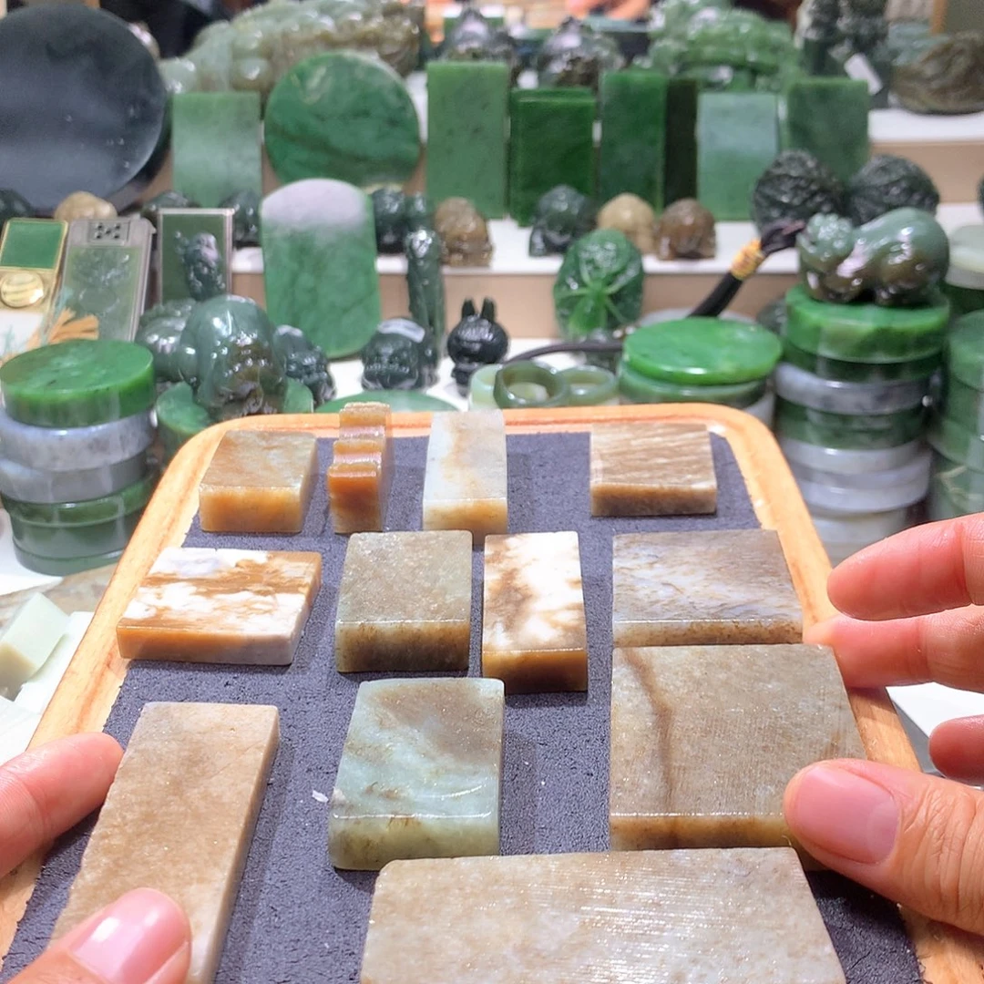 ༺****和田玉未镶嵌颈饰