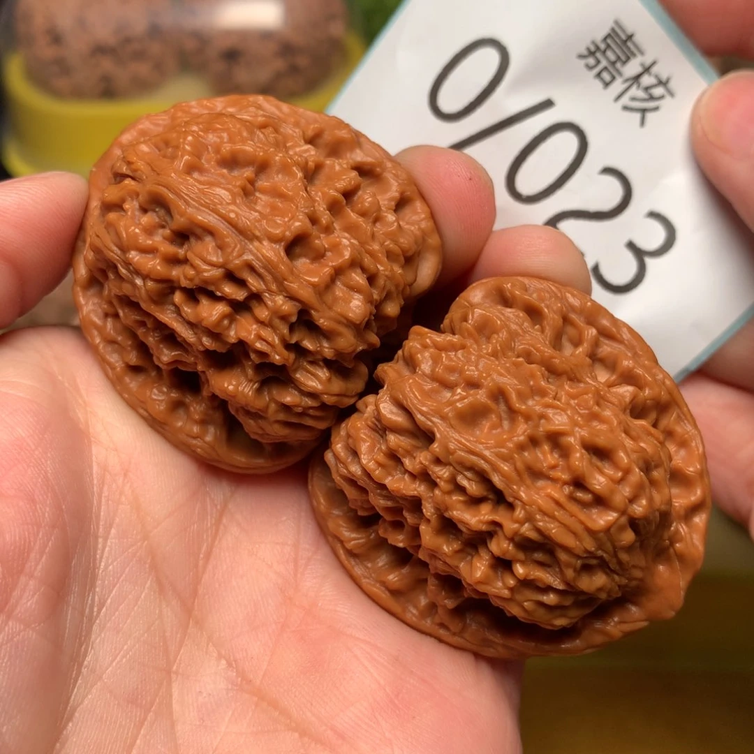 文玩核桃把件红皮炮弹南疆石40