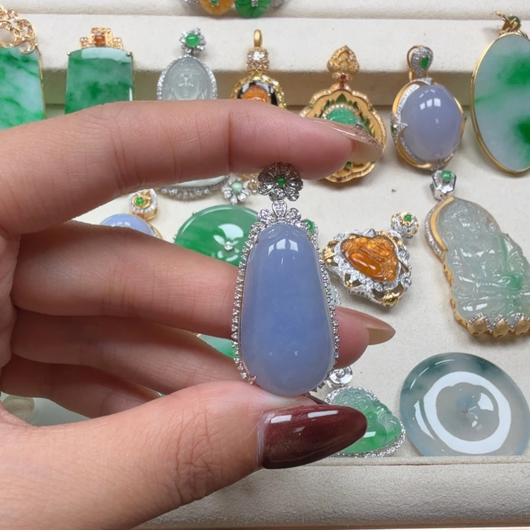 翡翠18K金镶嵌颈饰