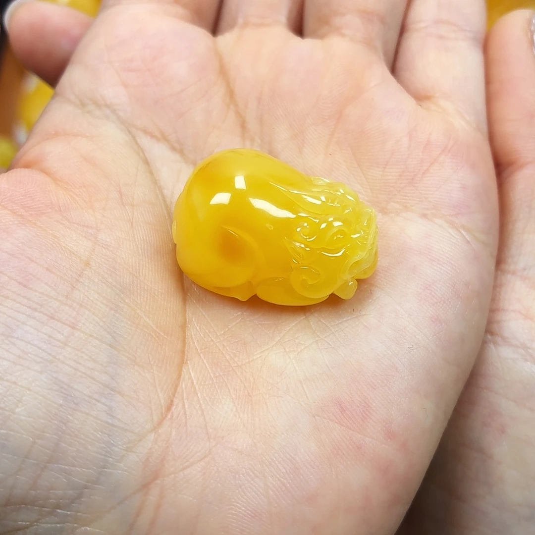 蜜蜡未镶嵌颈饰焦皮浓蜡妖花貔貅