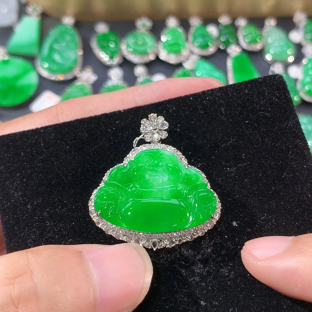 翡翠18K金镶嵌颈饰