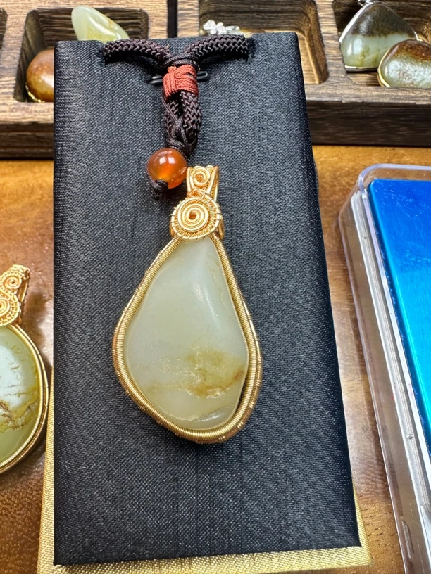 和田玉真皮真籽无修无磨吊坠籽27.8克