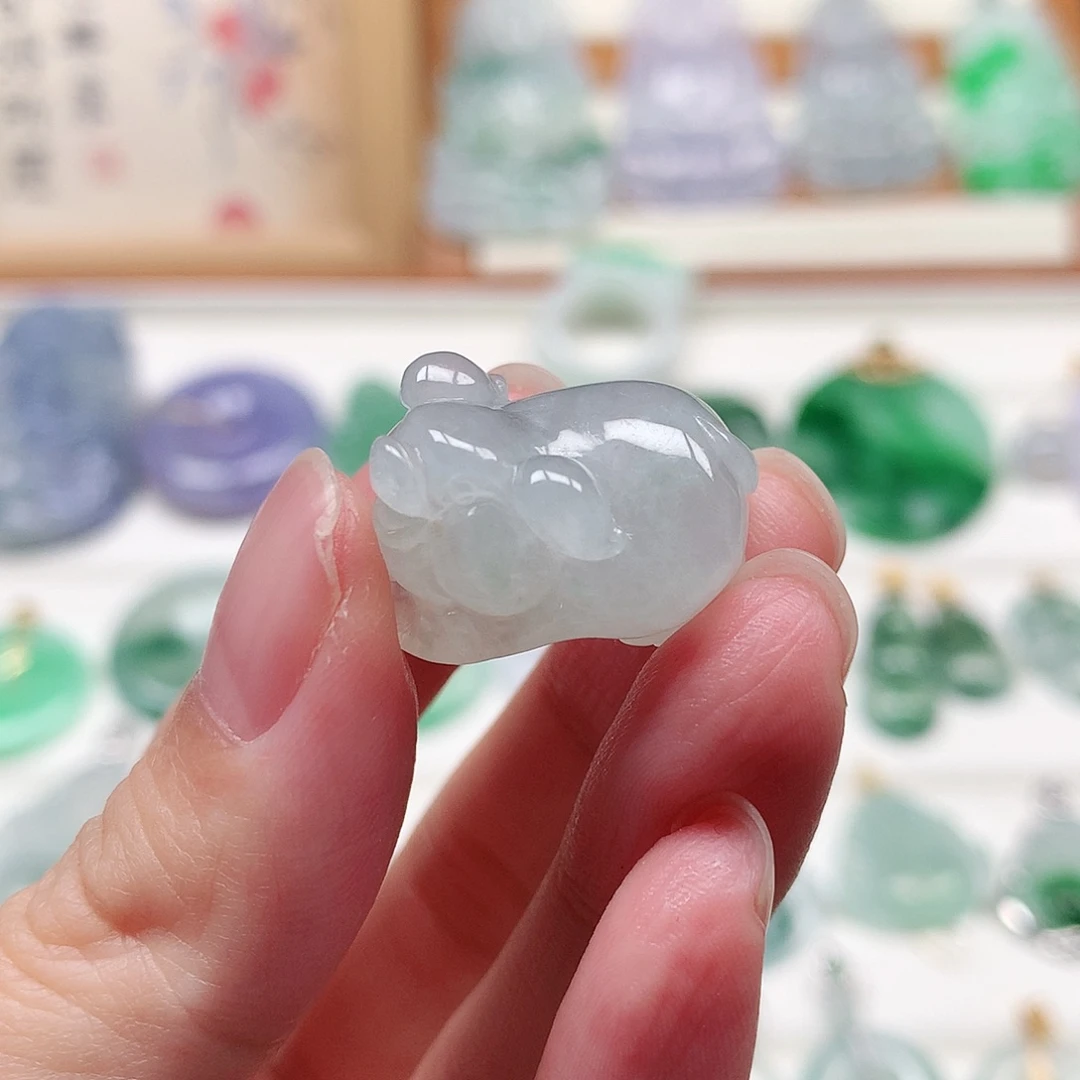 颈饰未镶嵌翡翠小猪