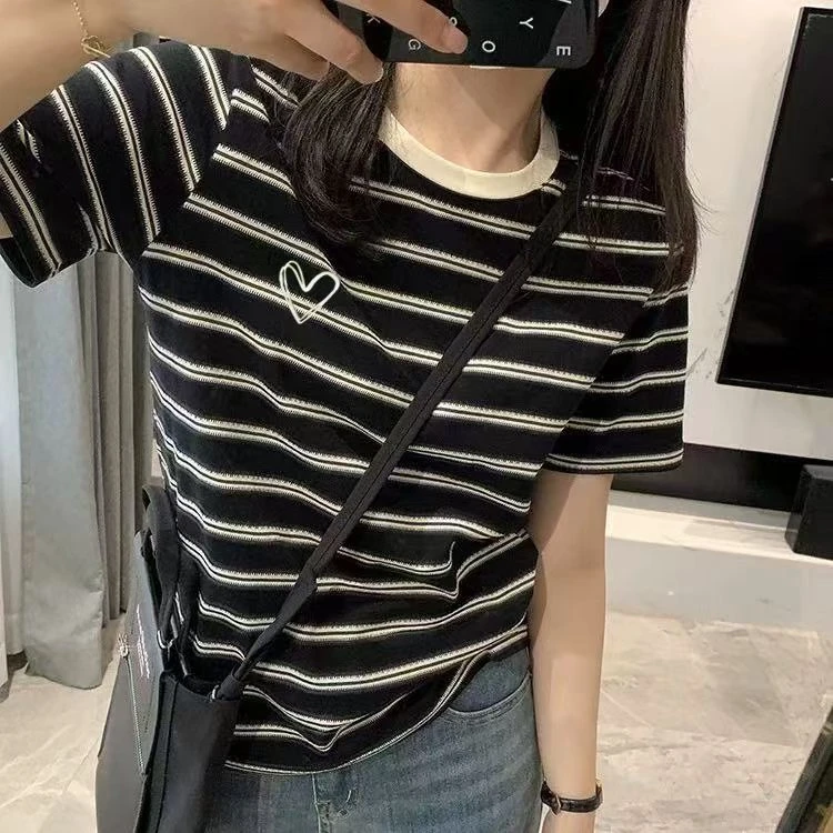 拿捏精致感「提花-刺绣爱心」短袖T恤美式复古上衣25021