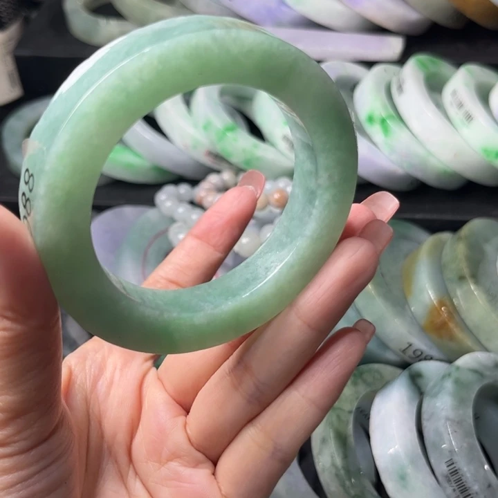 定制翡翠未镶嵌翡翠手镯