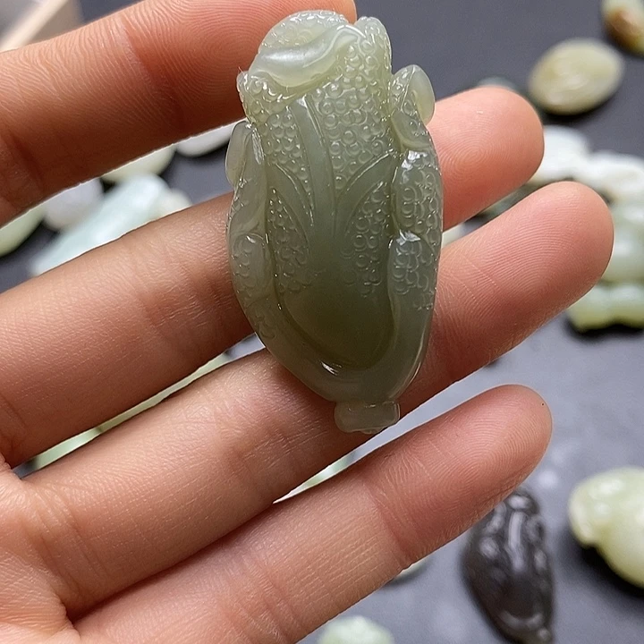 颈饰未镶嵌和田玉美***来