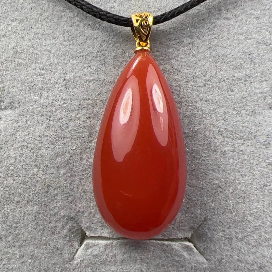 18K金镶嵌吊坠南红玛瑙