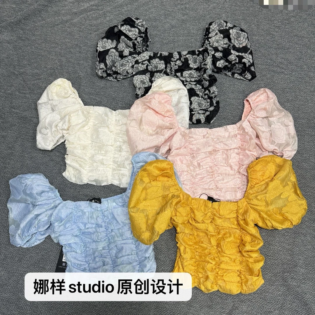 高级感芳领泡泡袖上衣