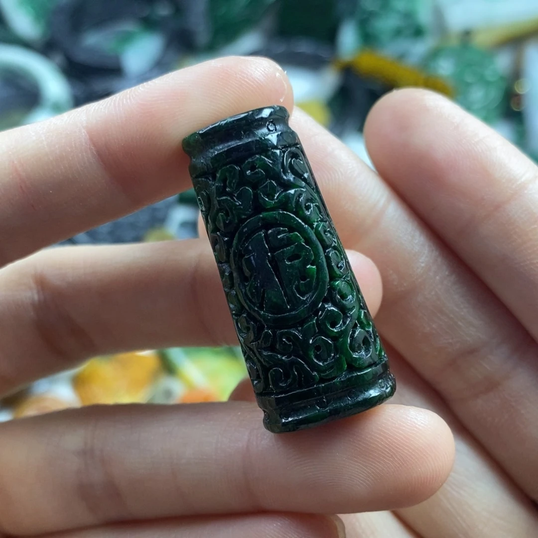 翡翠颈饰未镶嵌天**家