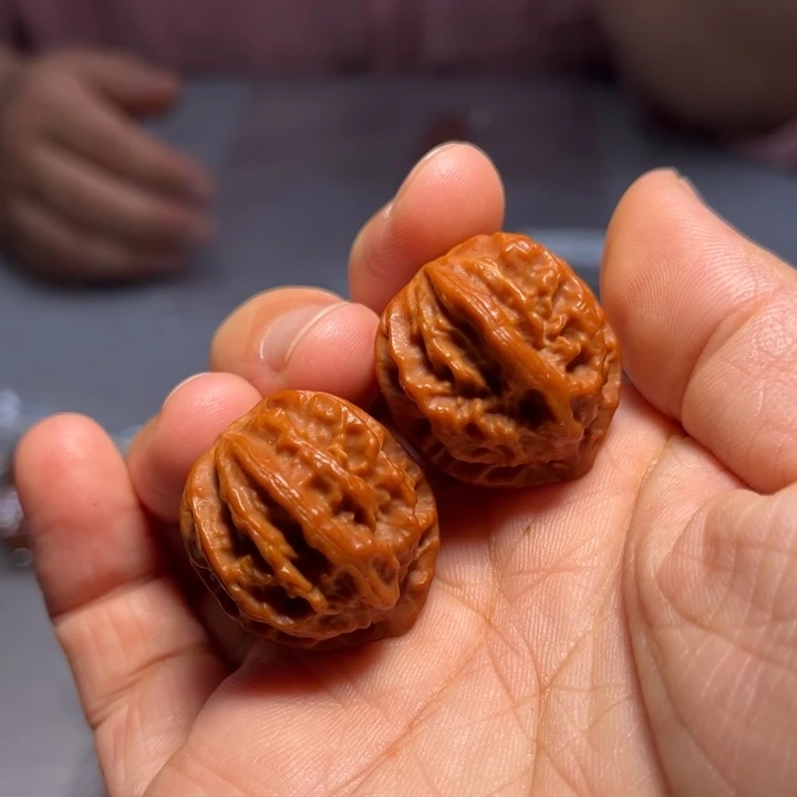 文玩核桃把件经典八棱5669