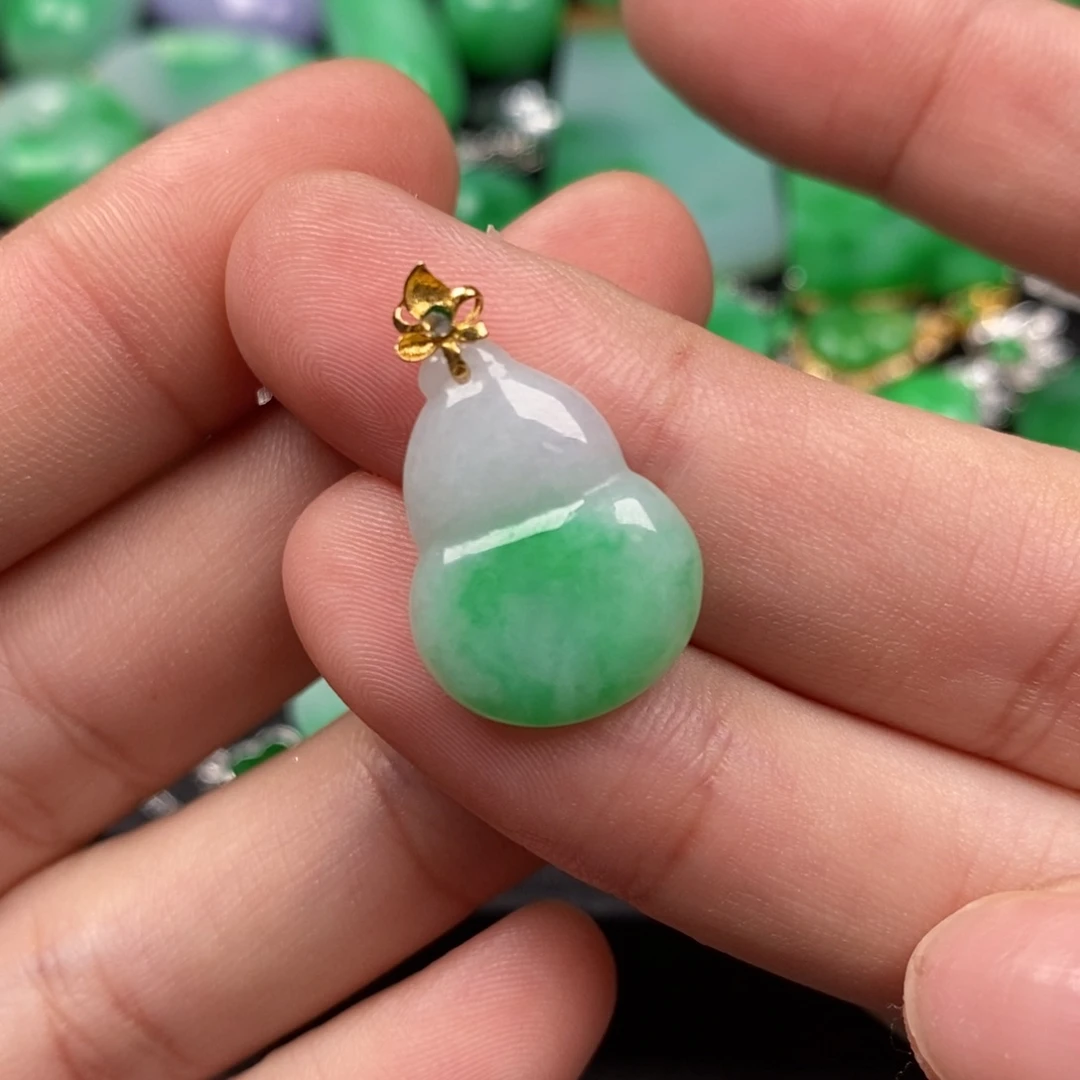 翡翠18K金镶嵌颈饰翡翠