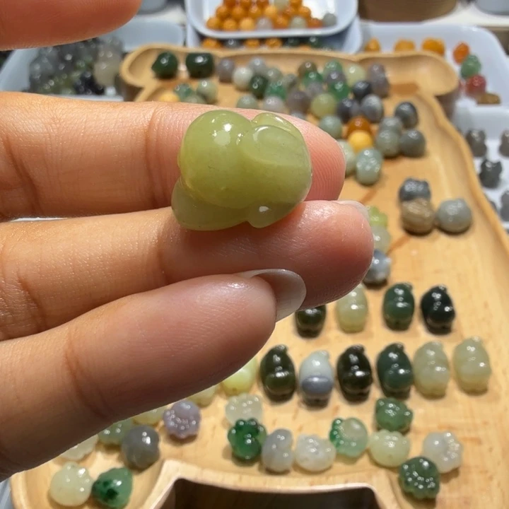 莉***未镶嵌和田玉珠宝半成品