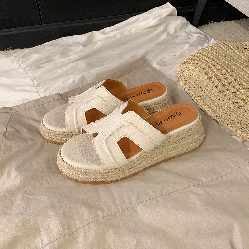 【闪闪Studio】内增高6cm羊皮复古一字厚底坡跟H凉拖鞋女夏季凉鞋