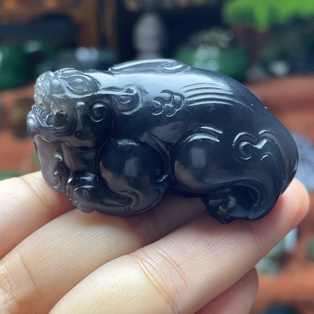 和田玉未镶嵌颈饰青海老料油膏大把貔貅