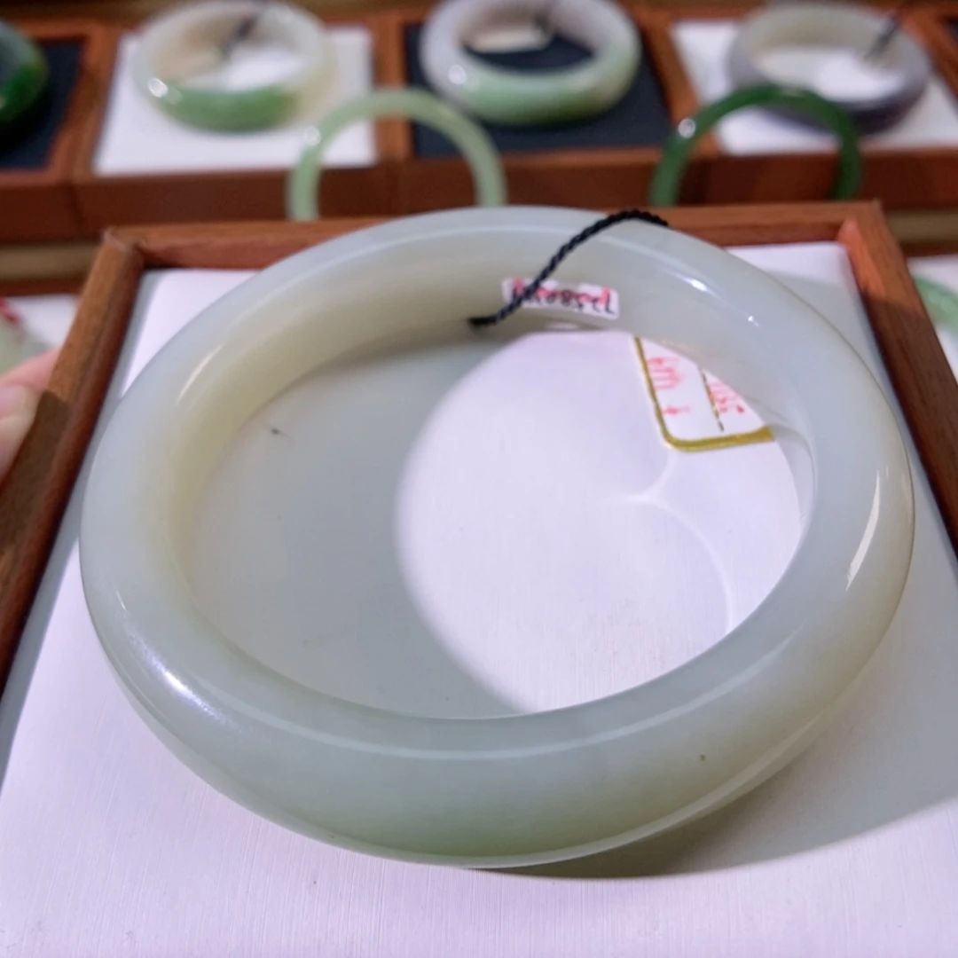【闪购商品】未镶嵌手镯和田玉（翠青玉）