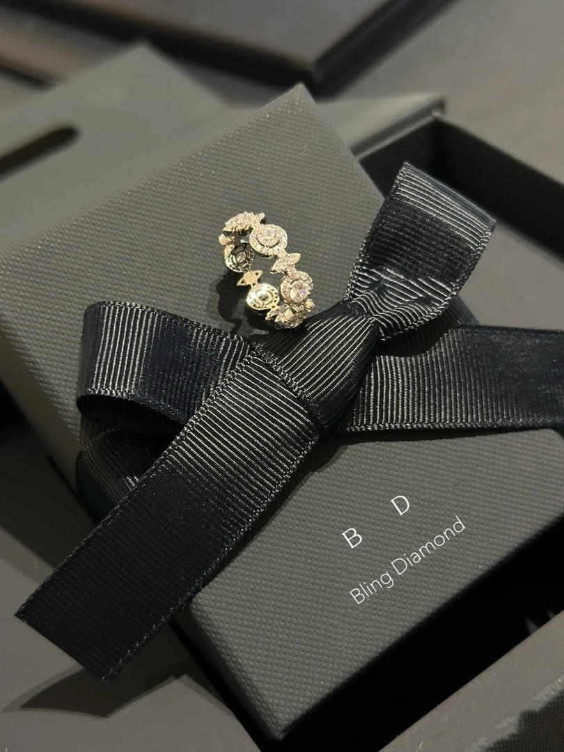 合金合成锆石戒指 流星圆圈戒指经典百搭指环满钻优雅精致设计感