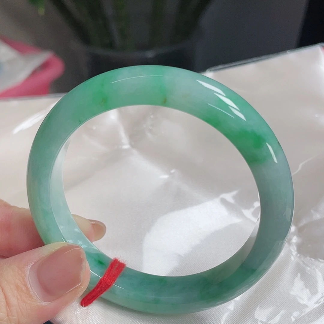 翡翠手镯未镶嵌缅甸翡翠