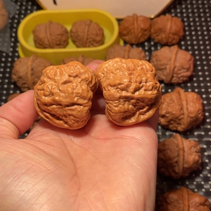 文玩核桃把件细腰大八腿