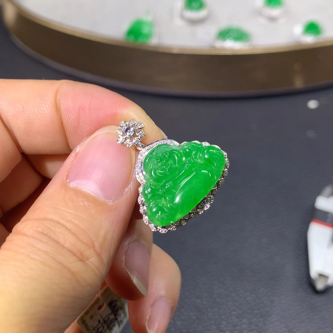 翡翠颈饰18K金镶嵌翡翠