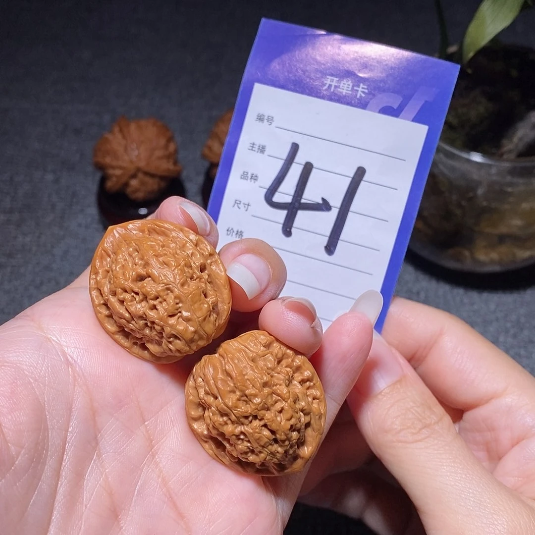 文玩核桃把件大官帽小手捻28左右有修