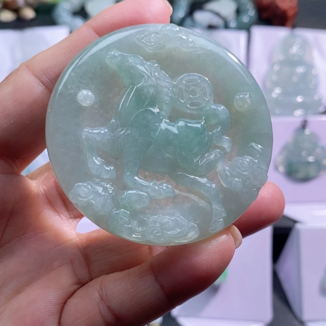 翡翠未镶嵌颈饰飞黄腾达