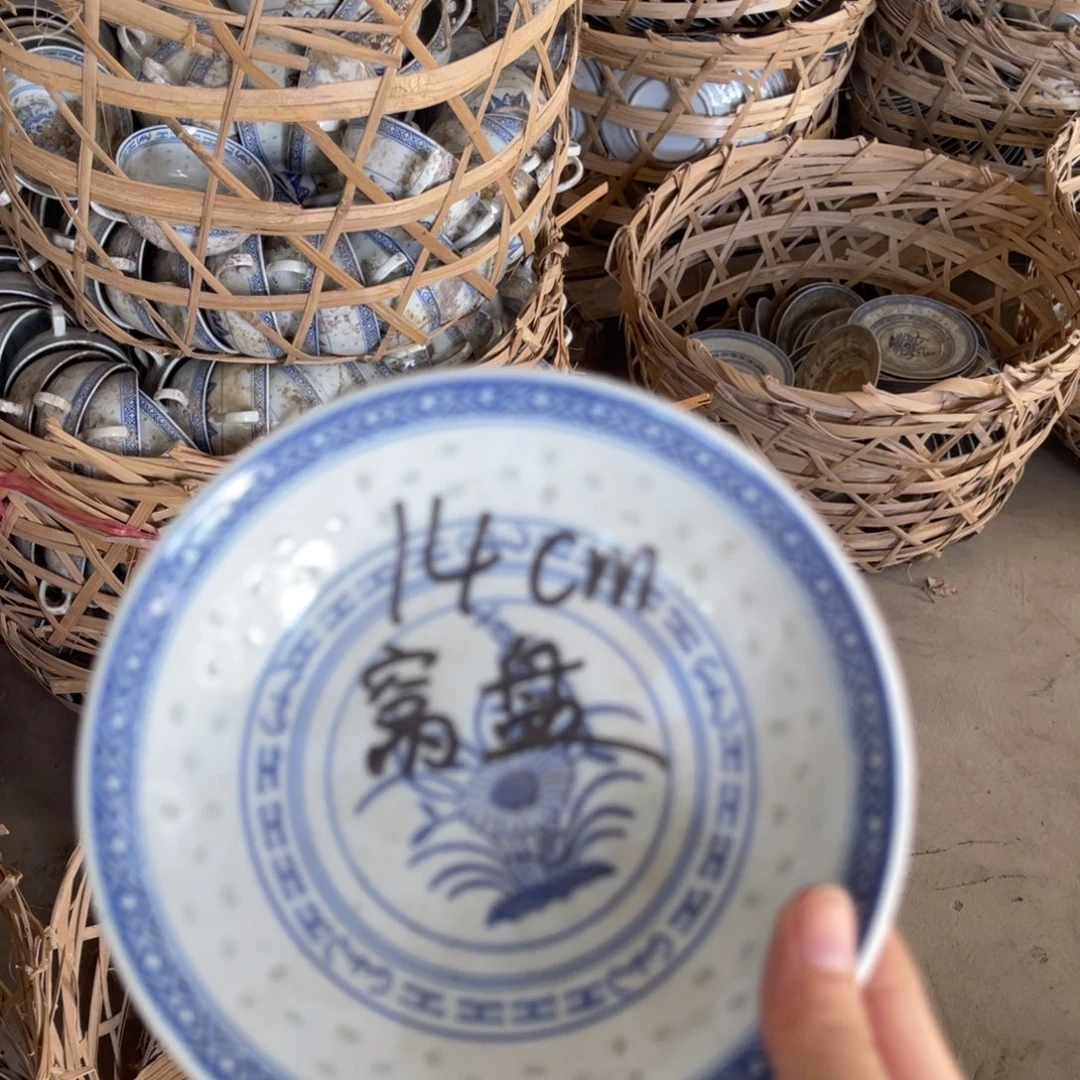 摆件怀旧瓷器，默认微瑕，介意勿拍