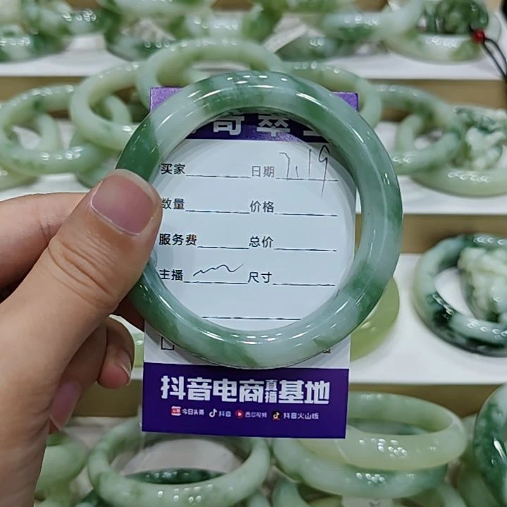 恰***好透闪石-蛇纹石玉未镶嵌手镯