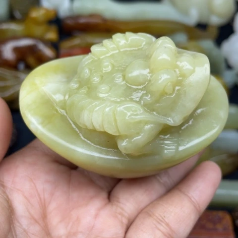 未镶嵌蛇纹石玉颈饰46