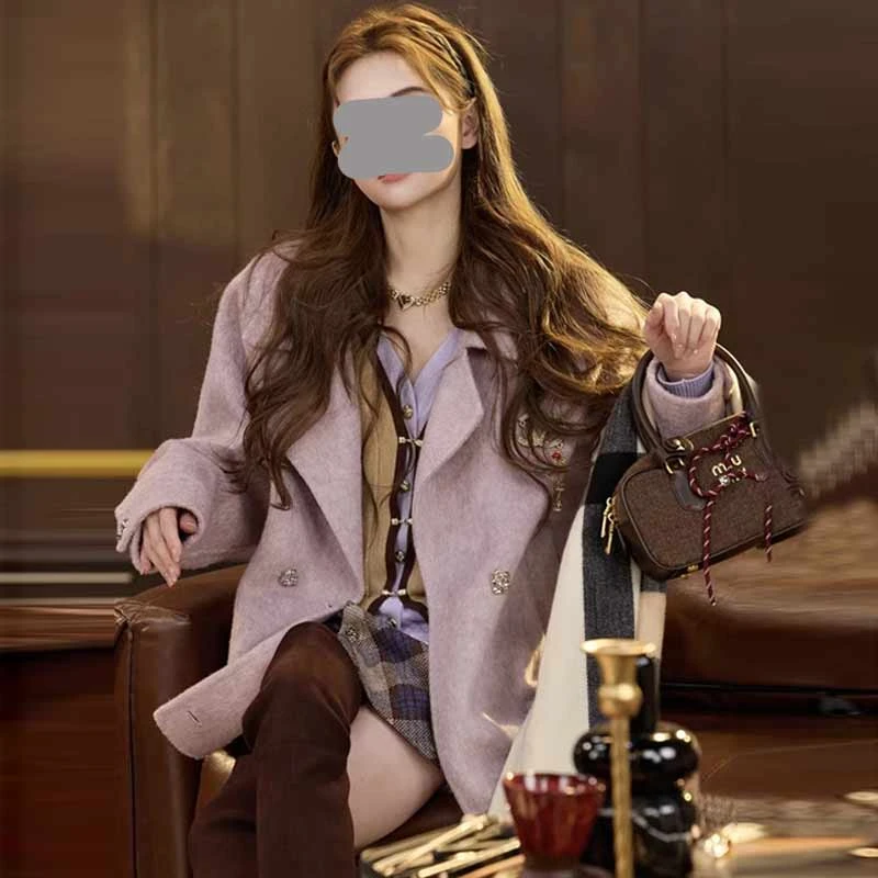 【迷雾少女】轻甜显贵 精致钻扣淡紫短大衣