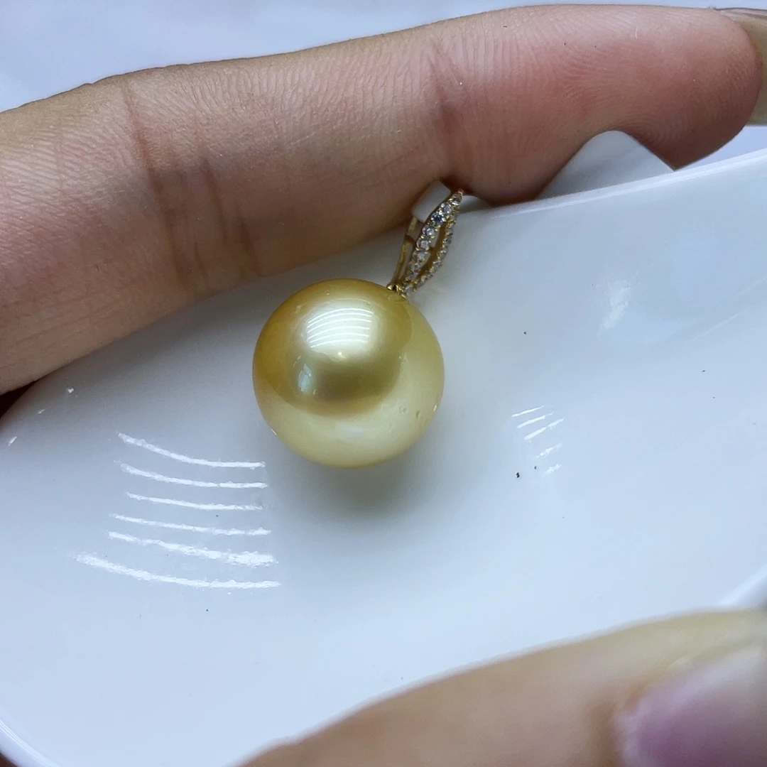颈饰18K金镶嵌海水珍珠