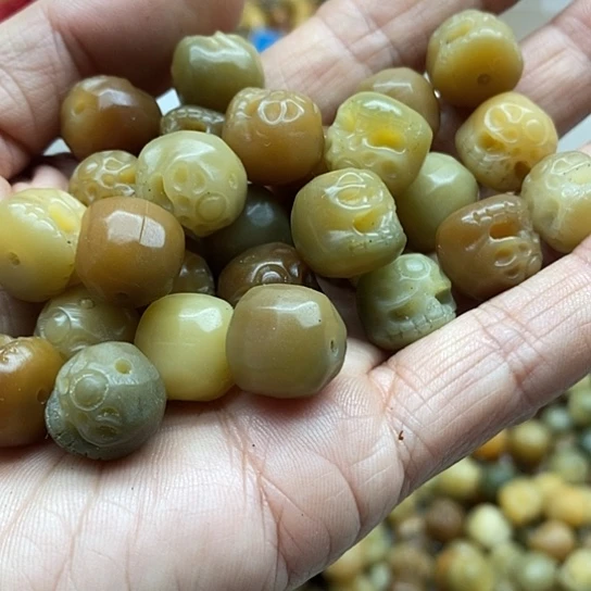 吊坠白玉菩提微瑕12榨菜色阿呆50颗