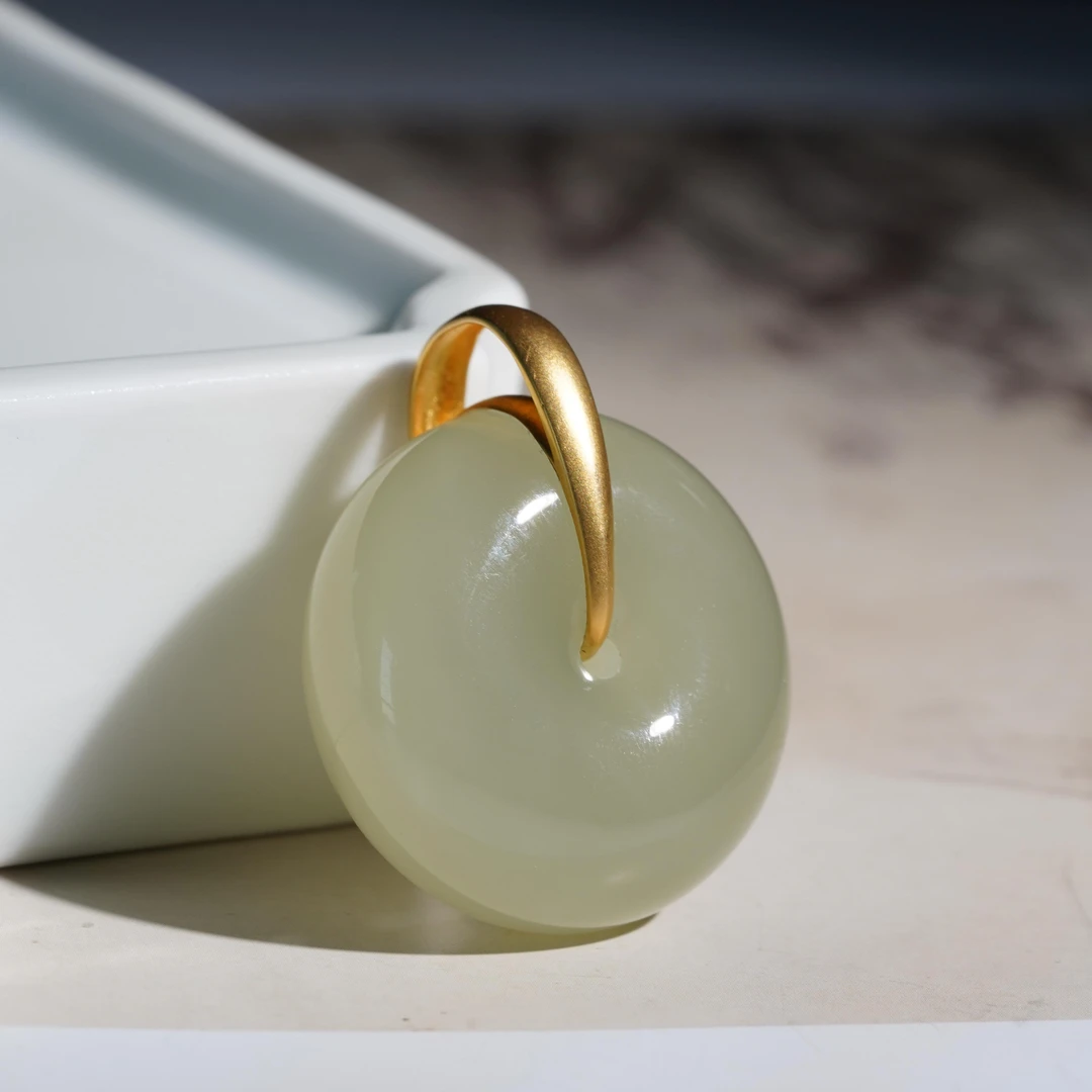 【鹿鸣】  18K金和田玉晴水平安扣吊坠25*12mm  不含链 LM09