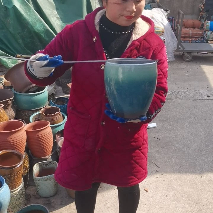 红陶瑕疵一个盆子。。