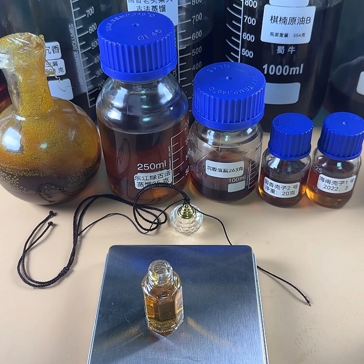 乌身圆叶原油。5克精油