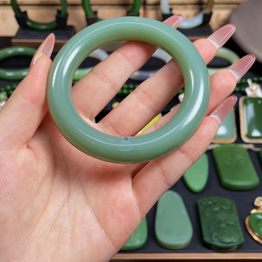 未镶嵌手镯和田玉·粉青手镯