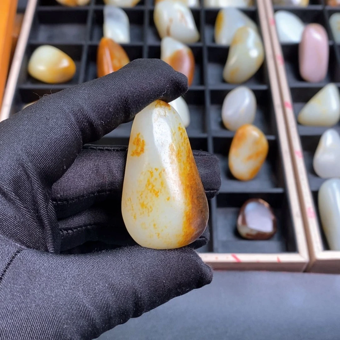 和田玉未镶嵌颈饰黑*