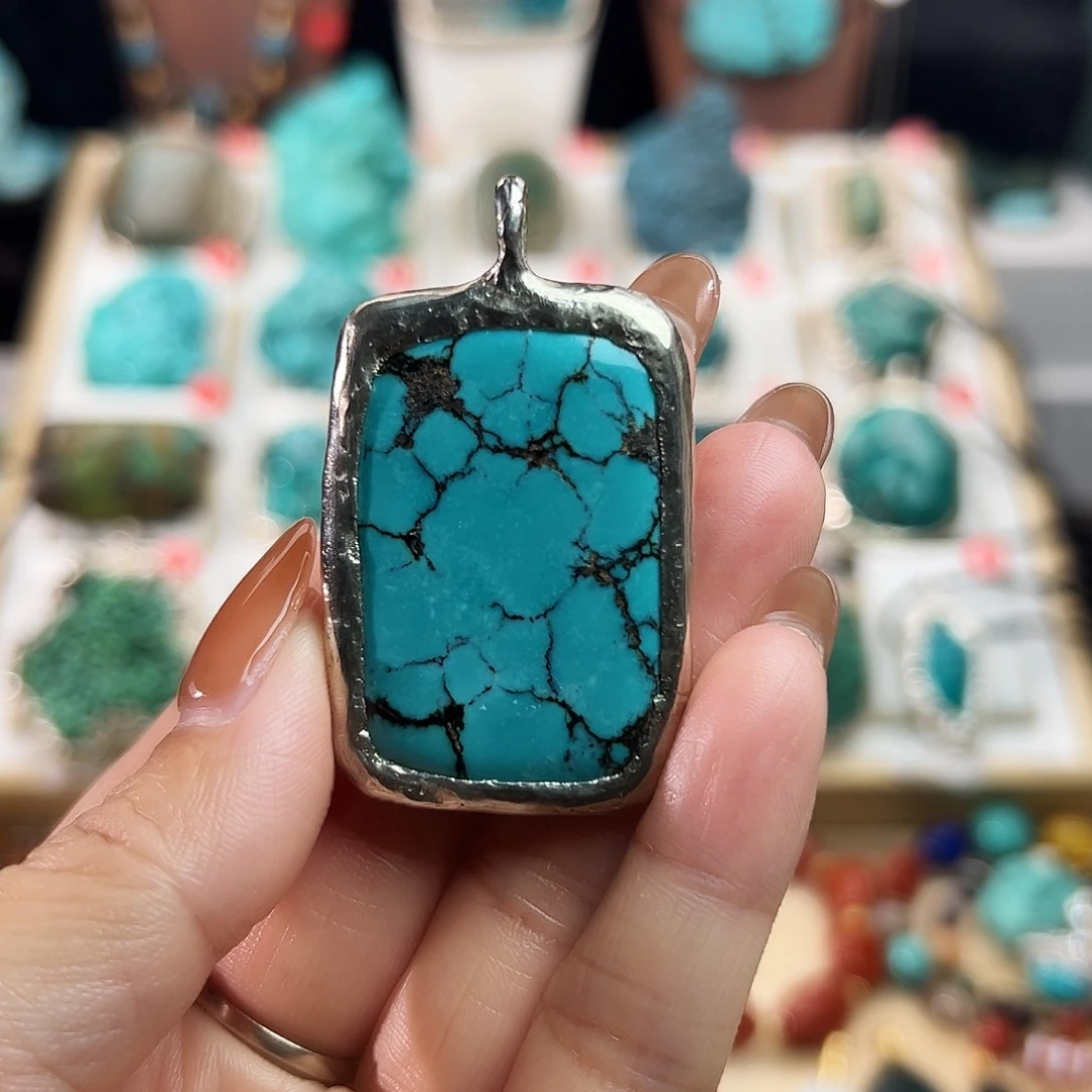 绿松石未镶嵌颈饰