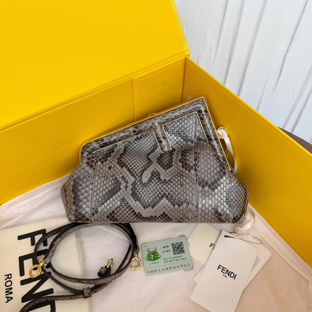 99新 FENDI/芬迪 /夏vv1114/单肩包/14701908