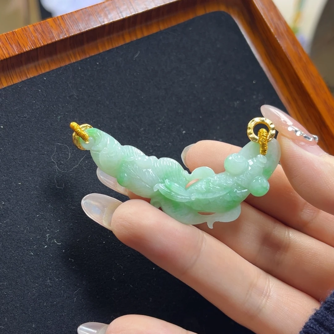 翡翠未镶嵌吊坠(赠链)冰绿锦鲤