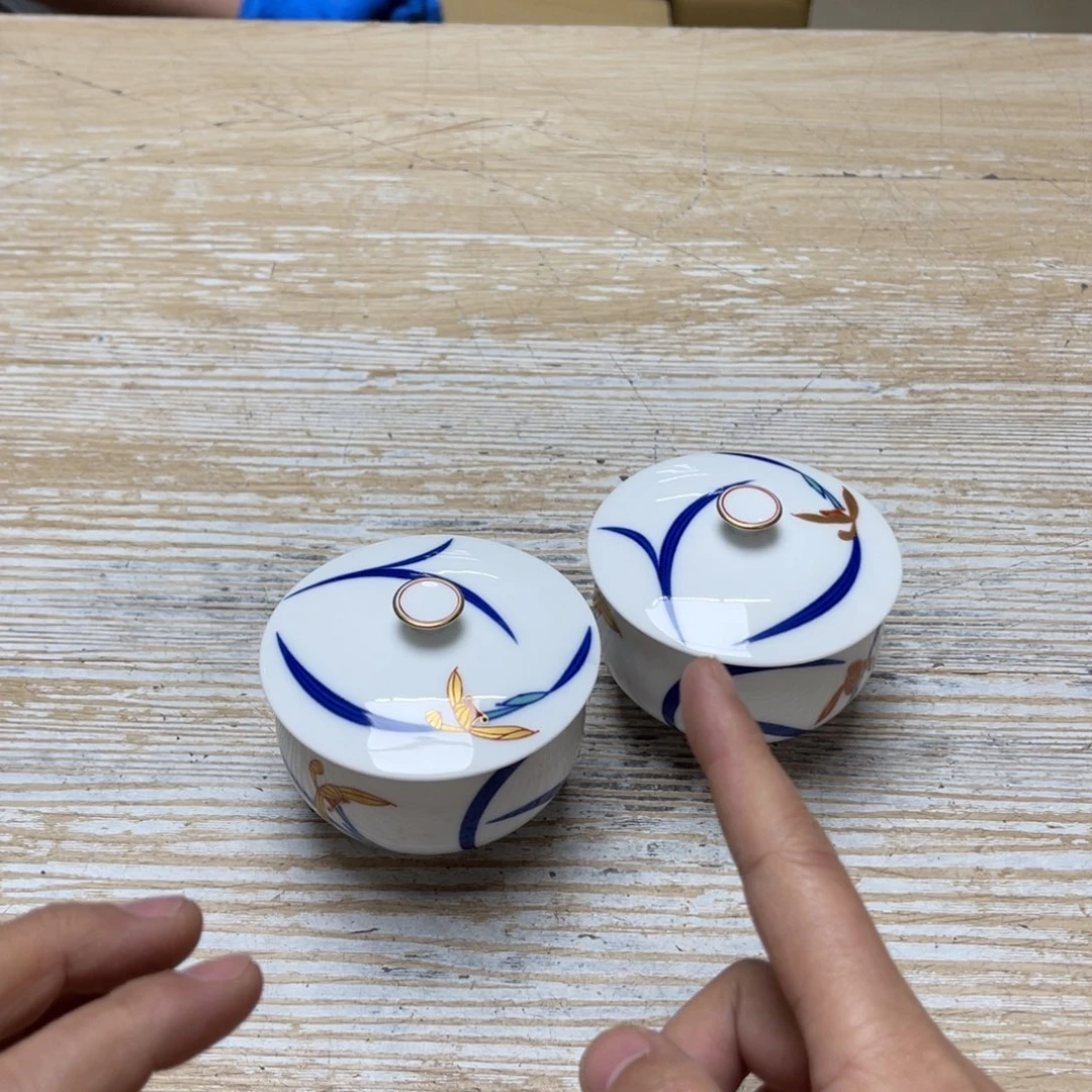 瓷片山***水密密麻麻地排列着一个