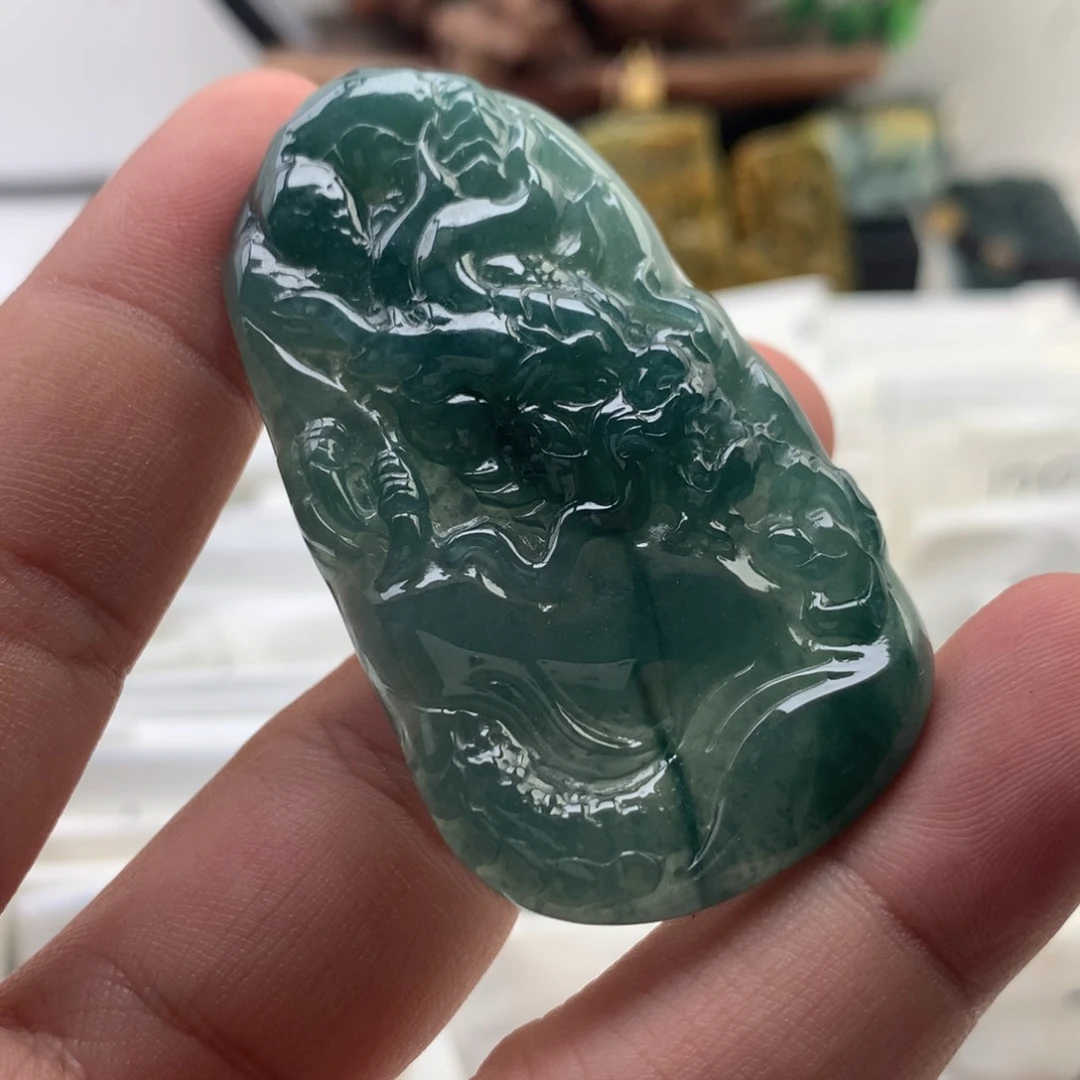 颈饰未镶嵌翡翠龙牌