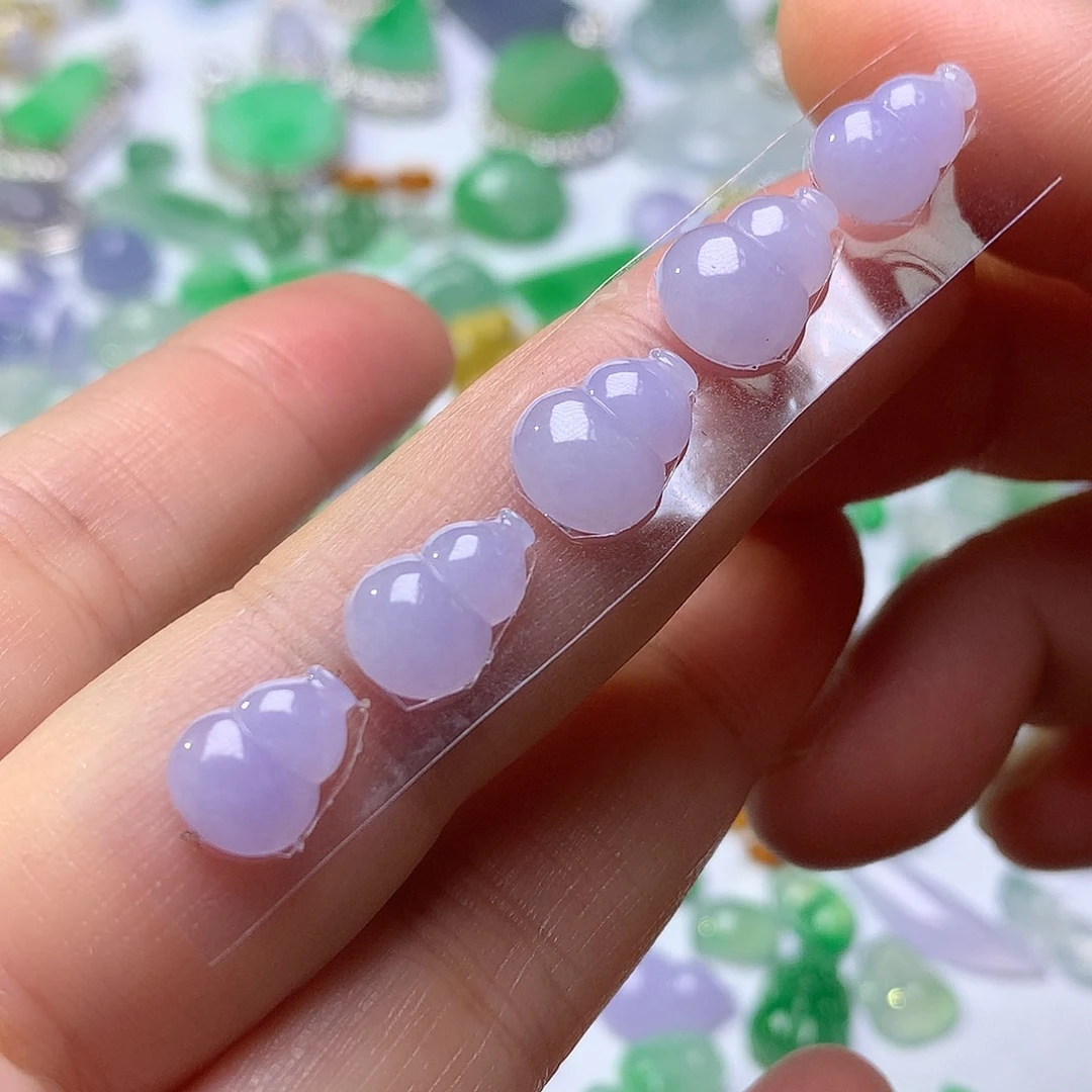 翡翠未镶嵌颈饰葫芦