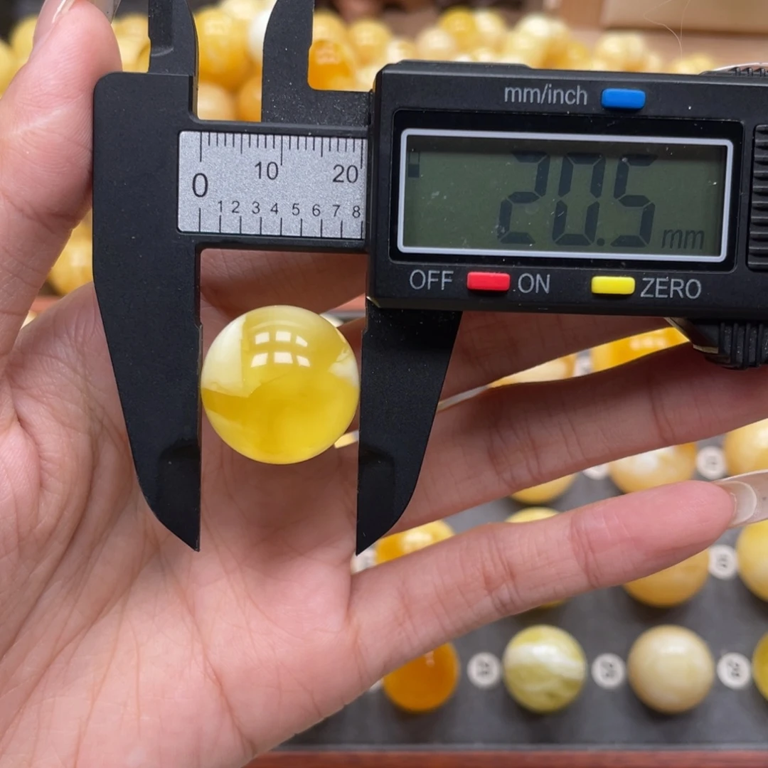 峰***下琥珀未镶嵌珠宝奇石