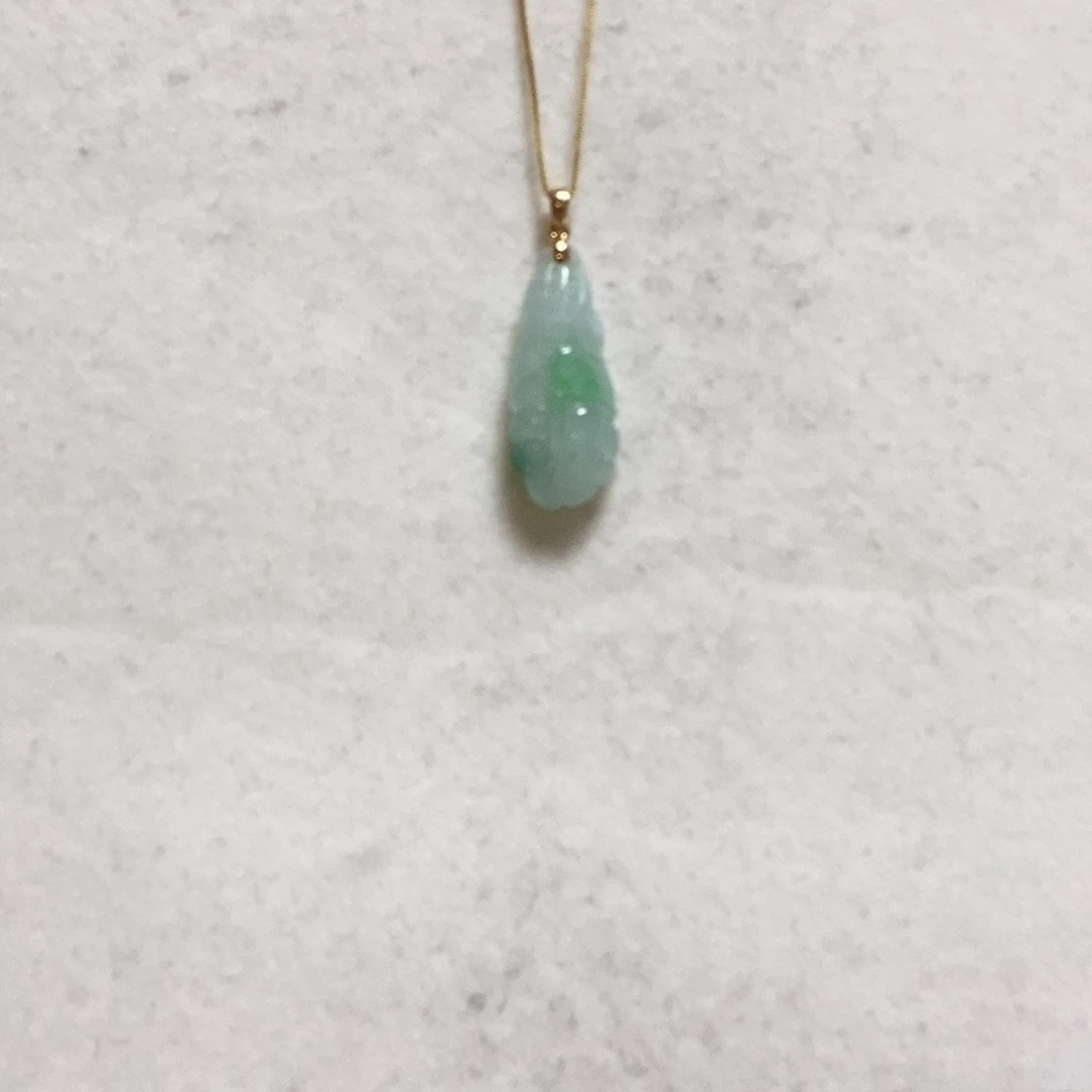 翡翠颈饰18K金镶嵌简单