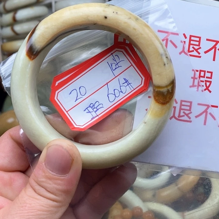 未镶嵌蛇纹石玉颈饰